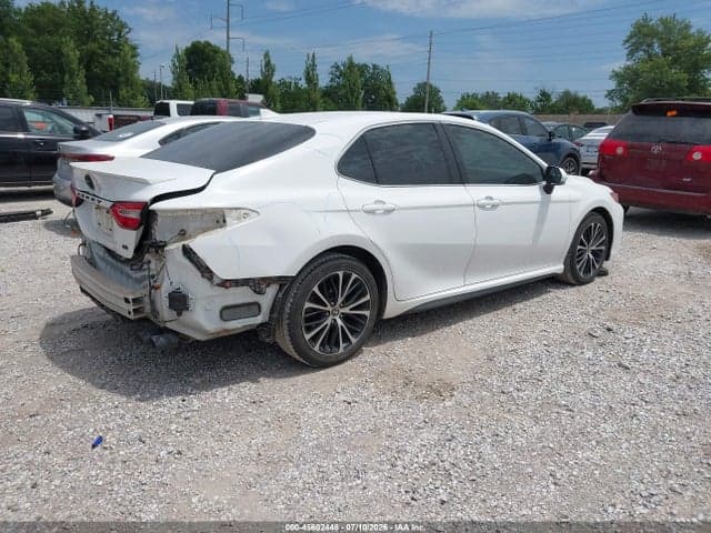 2020 TOYOTA CAMRY SE 4