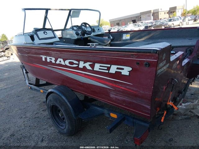 2018 17 1/2 TRACKER 3