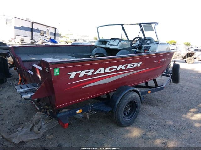 2018 17 1/2 TRACKER 4