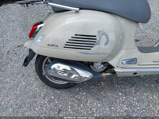 2025 VESPA GTS 310 8