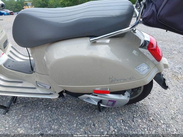 2025 VESPA GTS 310 9