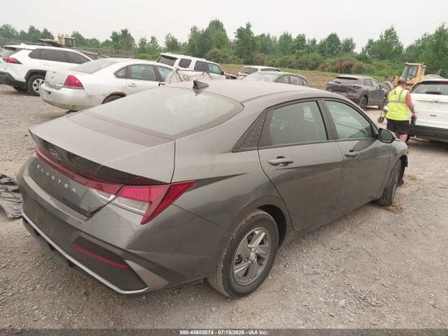 2025 HYUNDAI ELANTRA SE 4