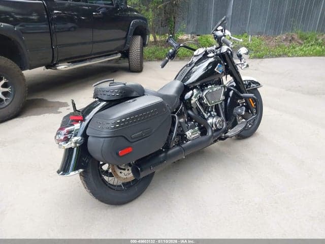 2025 HARLEY-DAVIDSON FLHC 4