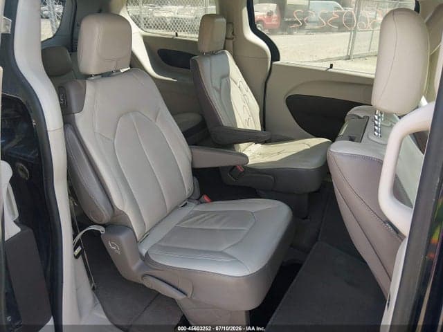2017 CHRYSLER PACIFICA TOURING-L PLUS 8