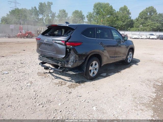 2021 TOYOTA HIGHLANDER LE 4