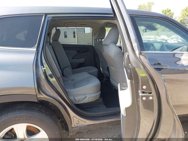 2021 TOYOTA HIGHLANDER LE 8