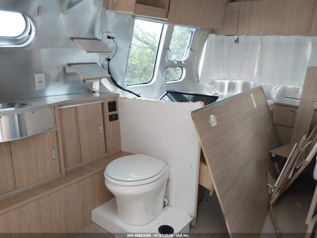 2018 AIRSTREAM FLYING CLOUD 27FB 12