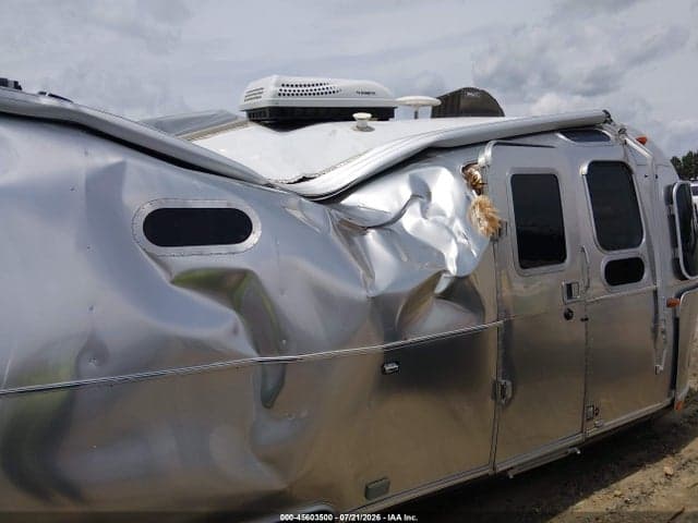 2018 AIRSTREAM FLYING CLOUD 27FB 6