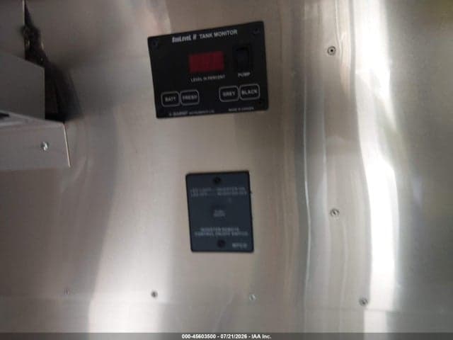 2018 AIRSTREAM FLYING CLOUD 27FB 7