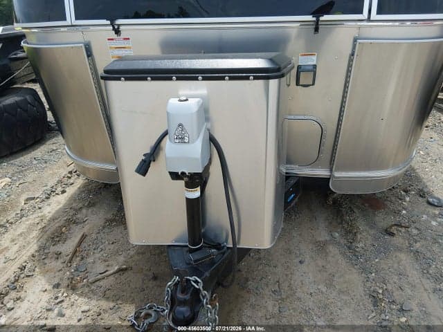 2018 AIRSTREAM FLYING CLOUD 27FB 10