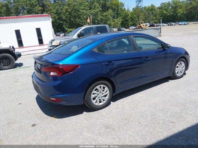 2020 HYUNDAI ELANTRA SE 4