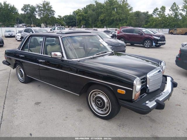 1976 MERCEDES-BENZ C230