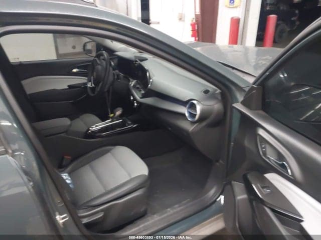 2025 CHEVROLET TRAX FWD LT 5