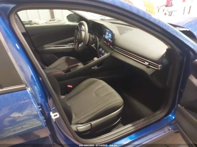 2022 HYUNDAI ELANTRA SE 5