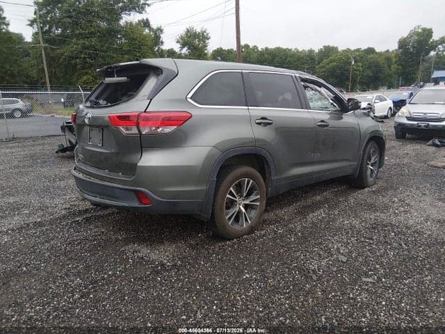 2019 TOYOTA HIGHLANDER LE 4