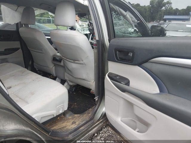 2019 TOYOTA HIGHLANDER LE 8