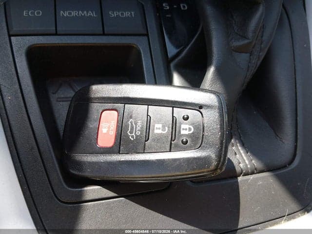 2019 TOYOTA RAV4 XLE 11