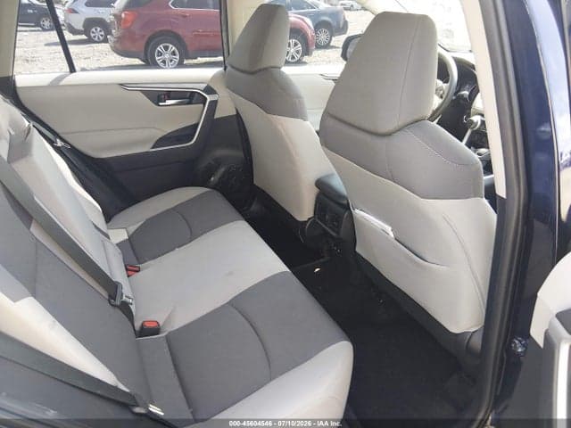 2019 TOYOTA RAV4 XLE 8