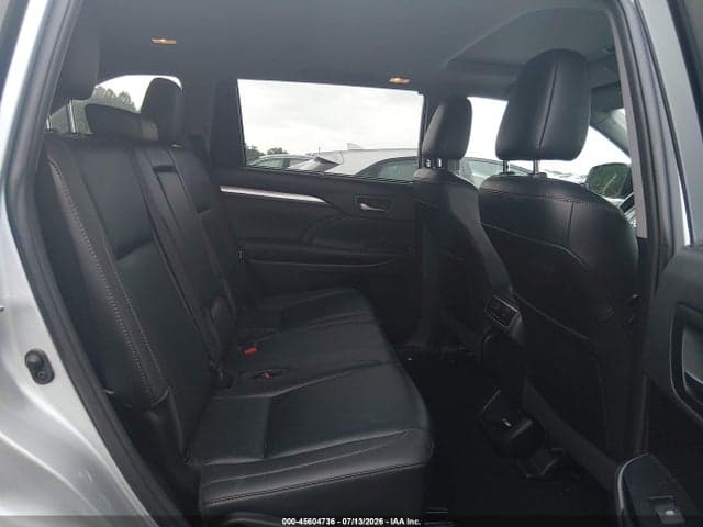 2019 TOYOTA HIGHLANDER XLE 8