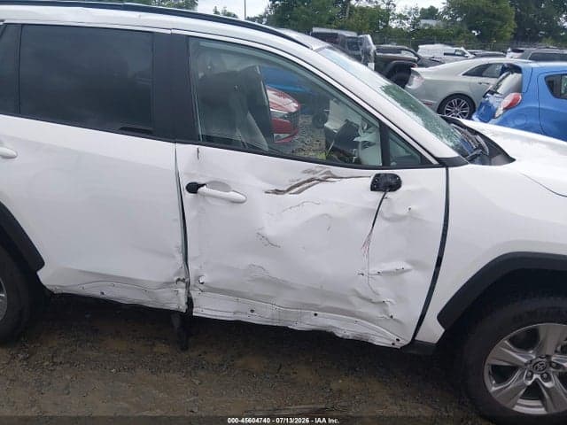2025 TOYOTA RAV4 XLE 6