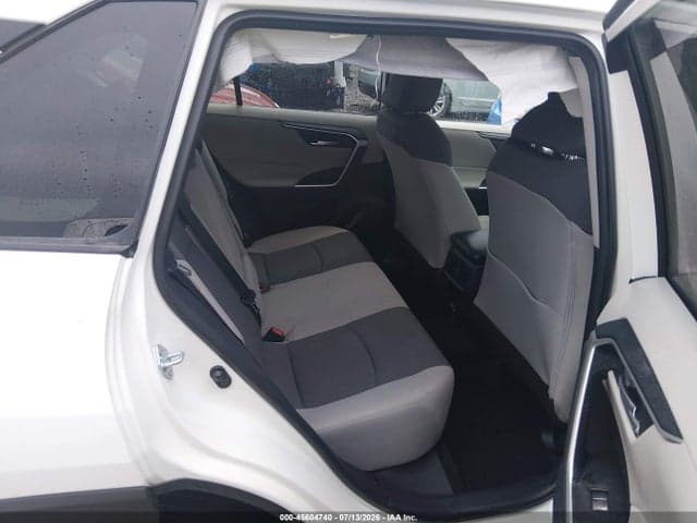 2025 TOYOTA RAV4 XLE 8