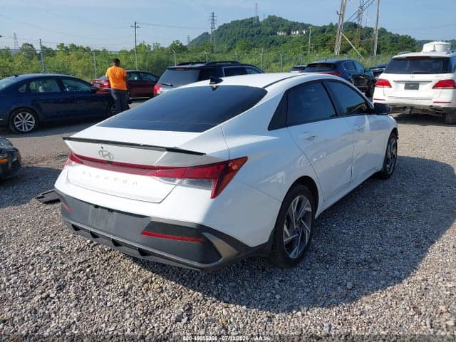 2025 HYUNDAI ELANTRA SEL SPORT 4