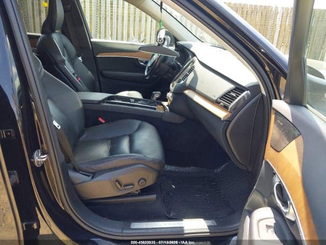 2022 VOLVO XC90 T6 MOMENTUM 7 PASSENGER 5