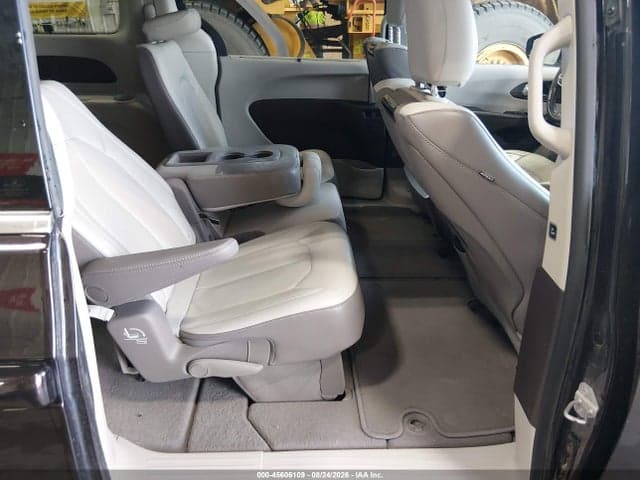 2017 CHRYSLER PACIFICA TOURING-L PLUS 8