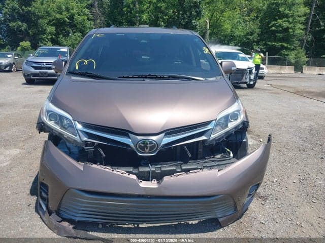 2018 TOYOTA SIENNA LIMITED PREMIUM 7 PASSENGER 12