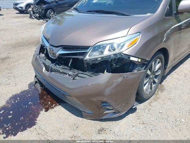 2018 TOYOTA SIENNA LIMITED PREMIUM 7 PASSENGER 6