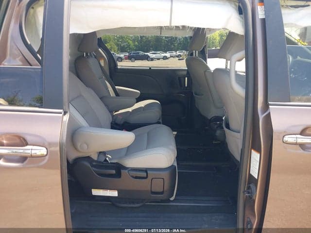 2018 TOYOTA SIENNA LIMITED PREMIUM 7 PASSENGER 8