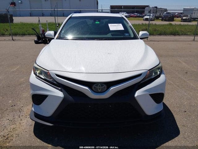 2018 TOYOTA CAMRY SE 12
