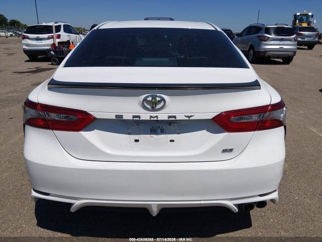 2018 TOYOTA CAMRY SE 16