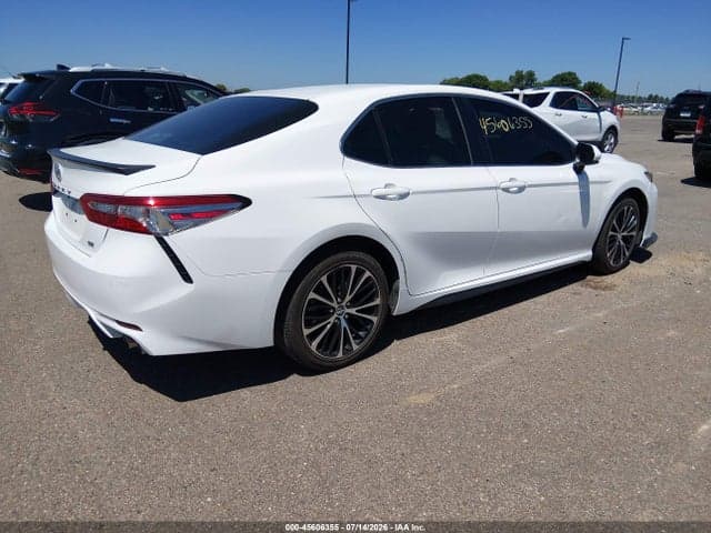 2018 TOYOTA CAMRY SE 4