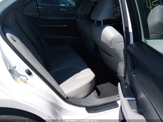 2018 TOYOTA CAMRY SE 8
