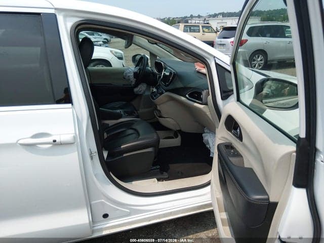 2023 CHRYSLER PACIFICA TOURING L AWD 5