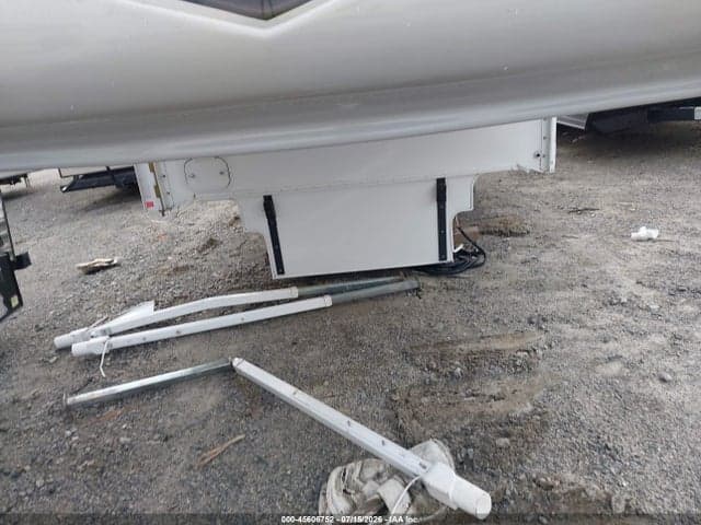 2024 LANCE 1172 TRUCK BED CAMPER 6