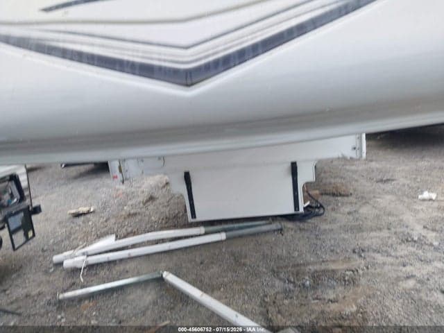 2024 LANCE 1172 TRUCK BED CAMPER 10
