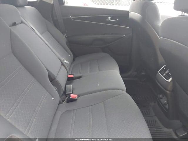 2017 KIA SORENTO 2.4L LX 8