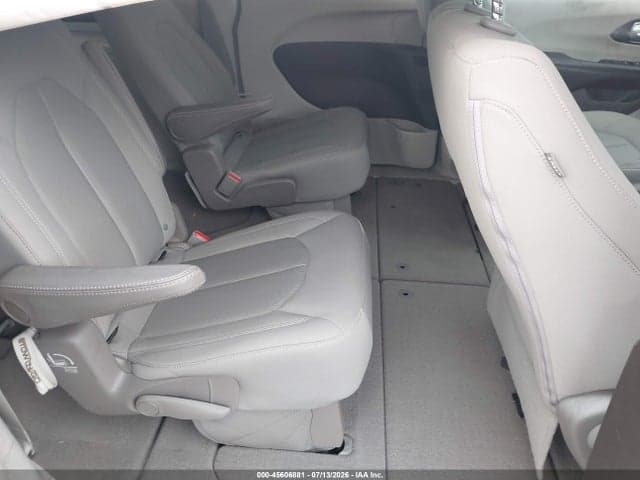 2017 CHRYSLER PACIFICA TOURING 8