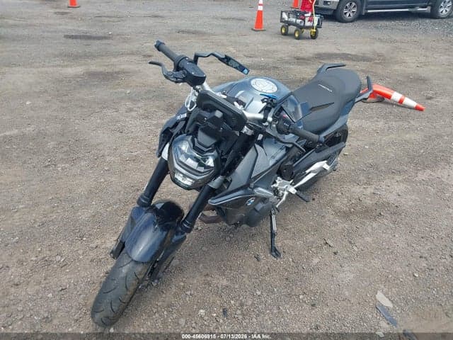 2024 BMW F 900 R 2