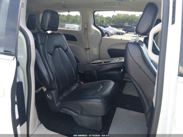 2021 CHRYSLER VOYAGER LXI 8