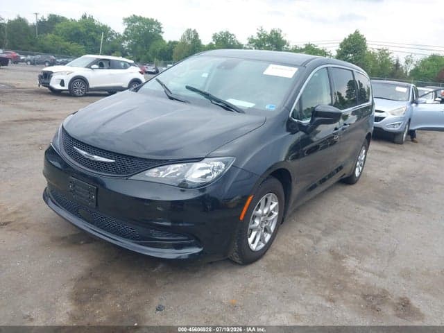 2022 CHRYSLER VOYAGER LX 2