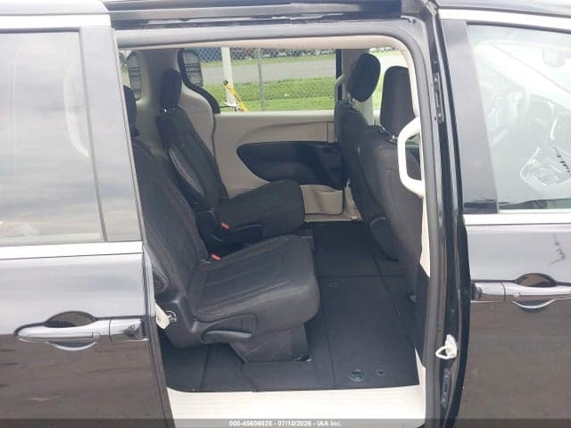 2022 CHRYSLER VOYAGER LX 8
