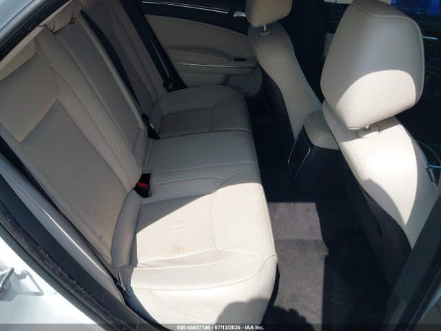 2018 CHRYSLER 300 LIMITED AWD 8