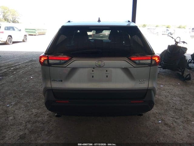2022 TOYOTA RAV4 XLE 17