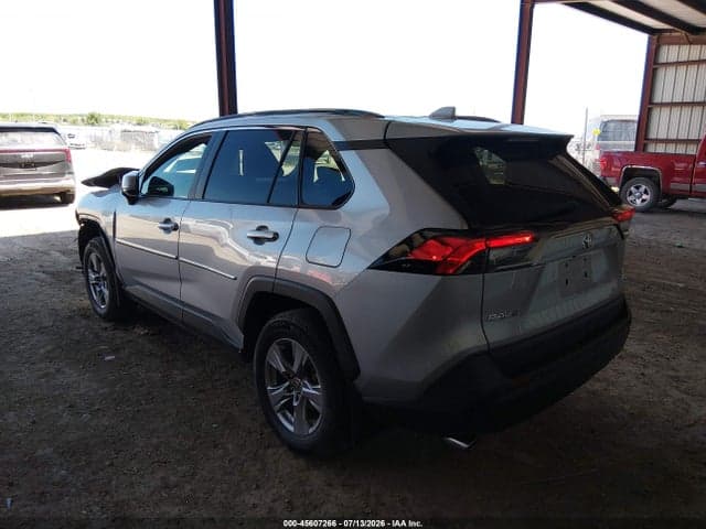 2022 TOYOTA RAV4 XLE 3