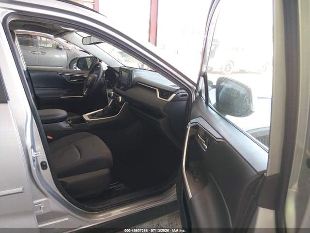 2022 TOYOTA RAV4 XLE 5