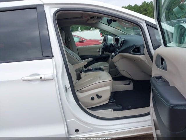 2018 CHRYSLER PACIFICA HYBRID LIMITED 5