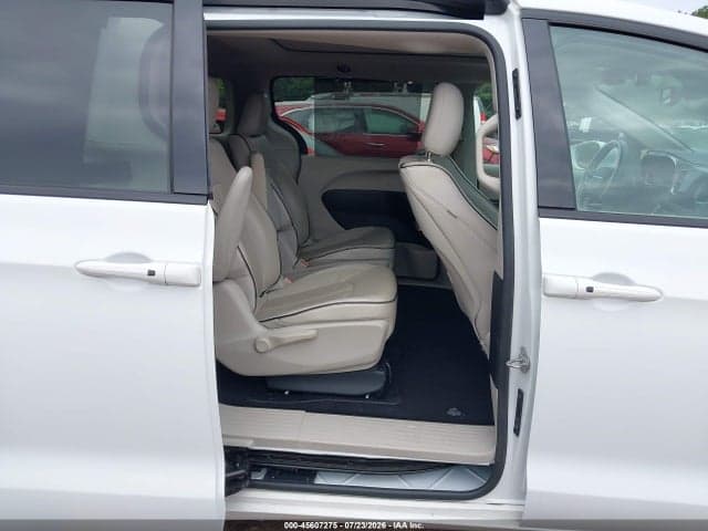 2018 CHRYSLER PACIFICA HYBRID LIMITED 8